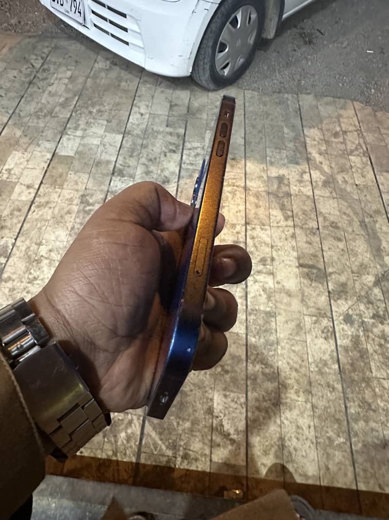 Apple iPhone 12 1