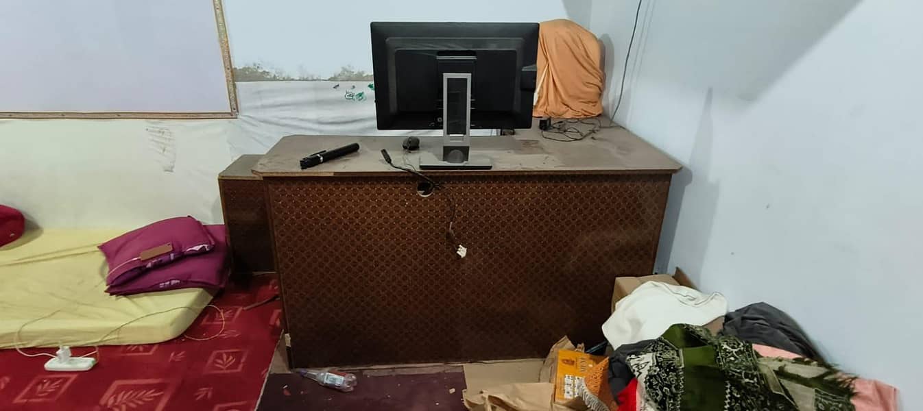 PC system table and sitting 1