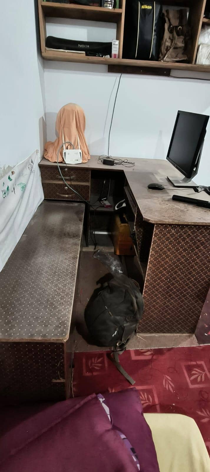 PC system table and sitting 2