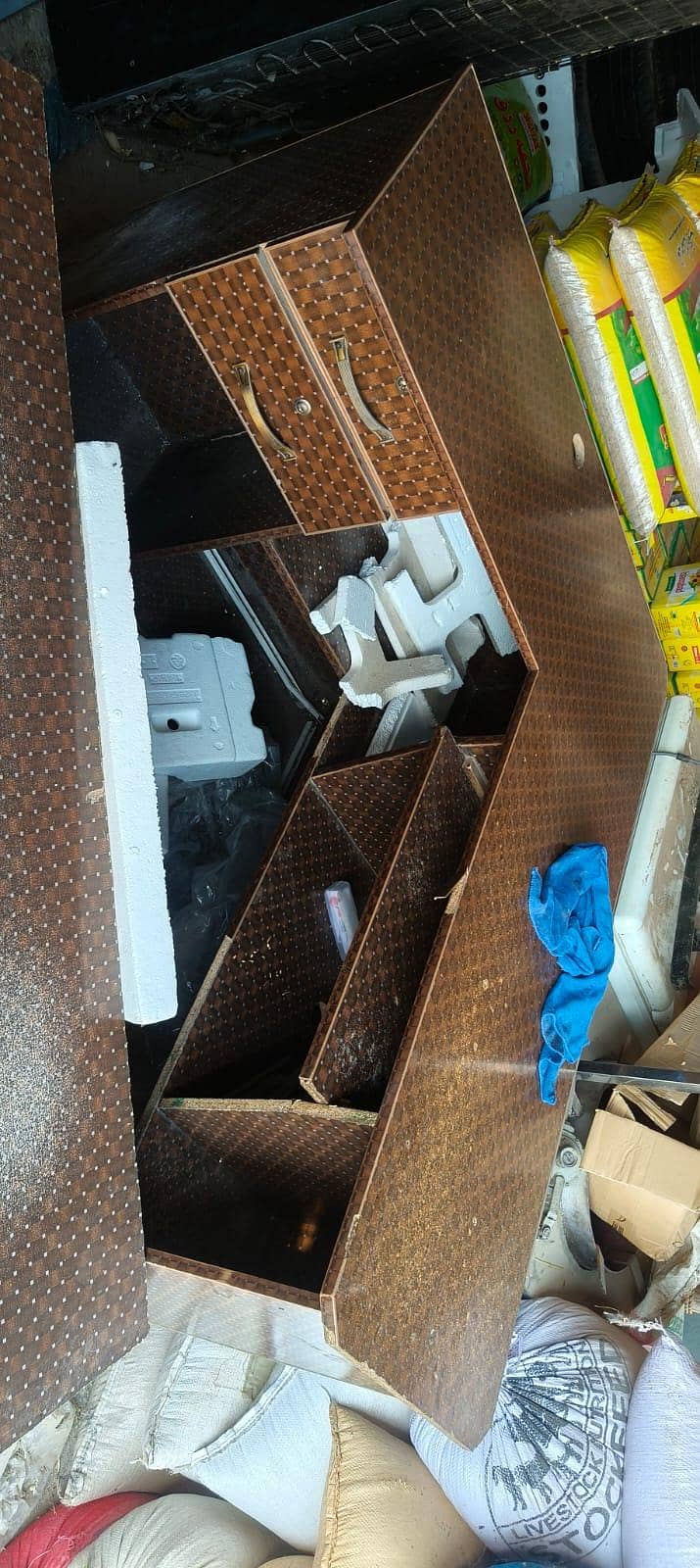 PC system table and sitting 3