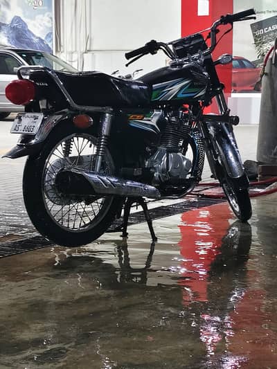 Honda CG 125 22/23 model available for sale Very neat condition