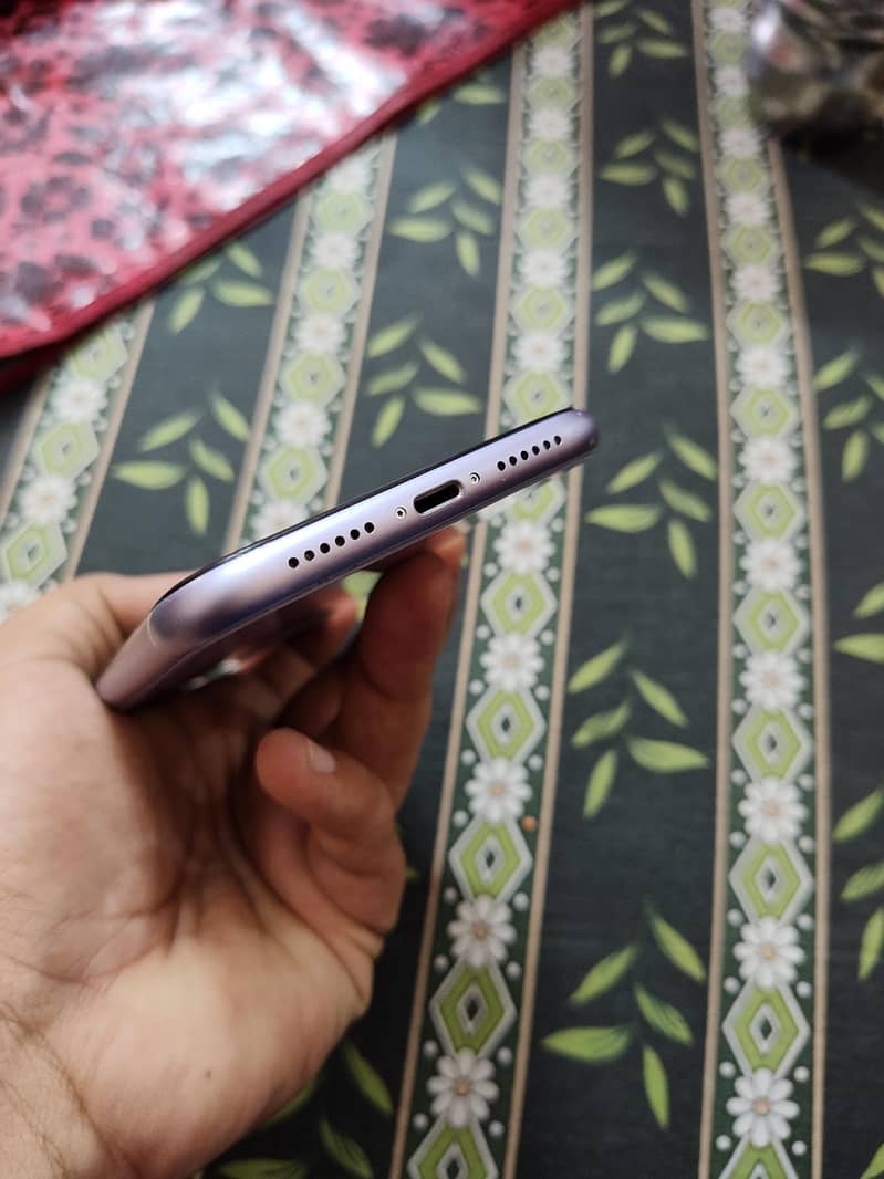 Apple iPhone 11 3