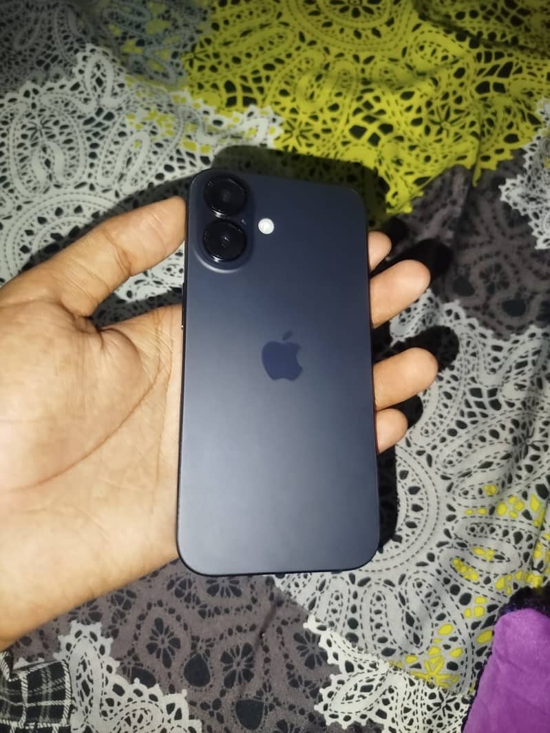 Apple iPhone 16 1