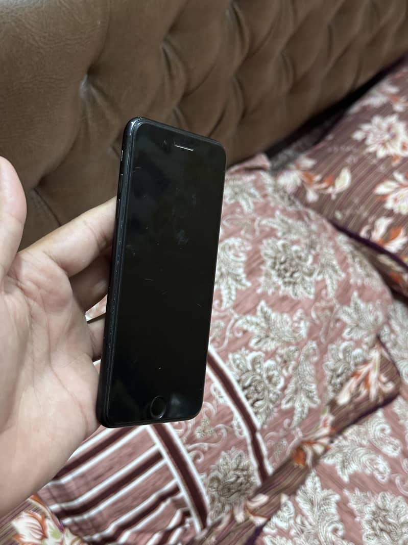 Apple iPhone 7 Plus 2
