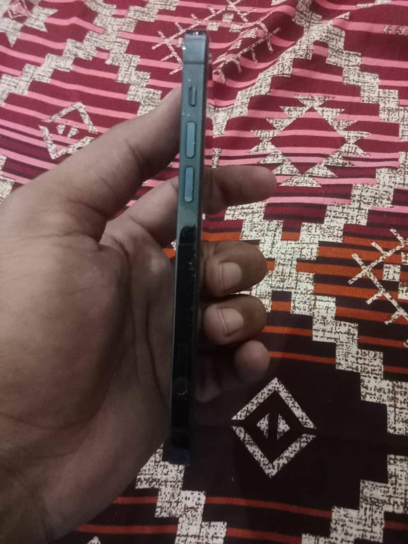 iphone 12 pro 4