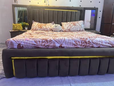Bed set complete only 5 months used