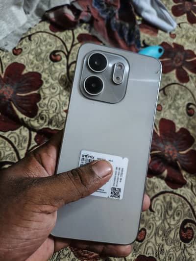 Infinix Smart 9 hd one hand use