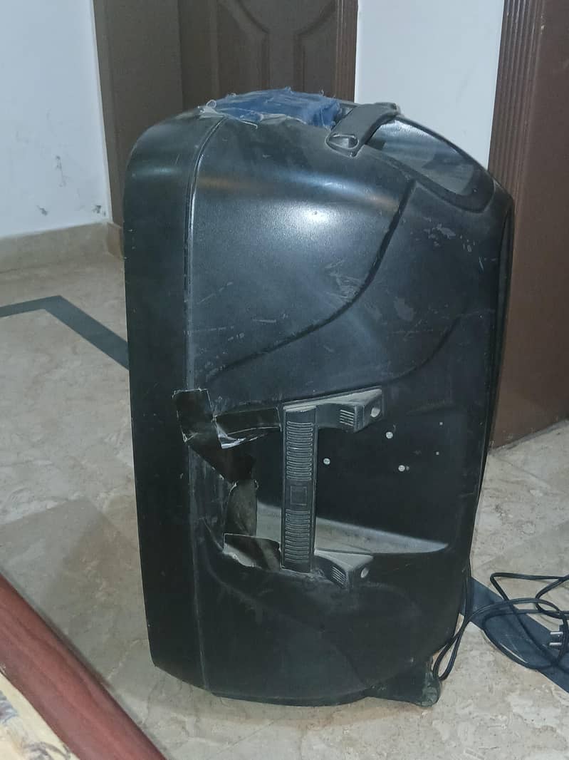 speakers 3
