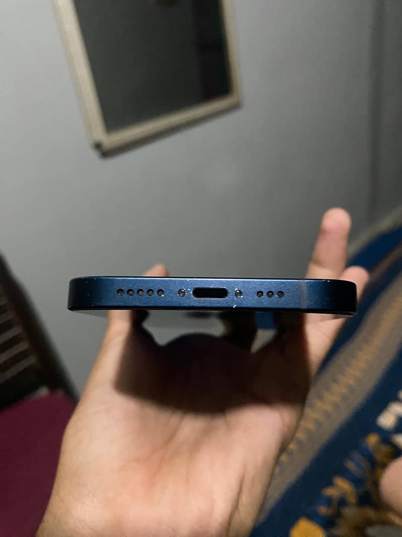 Apple iPhone 13 2