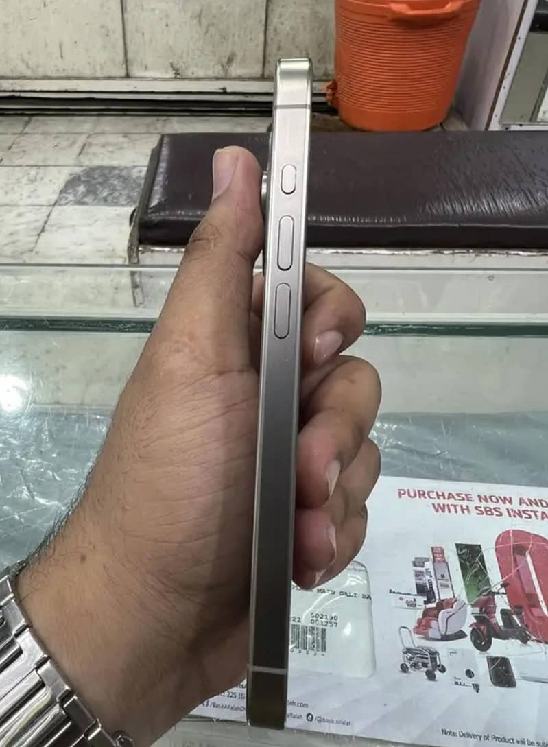 Apple iPhone 15 Pro Max 2