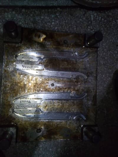 saloon razor molds