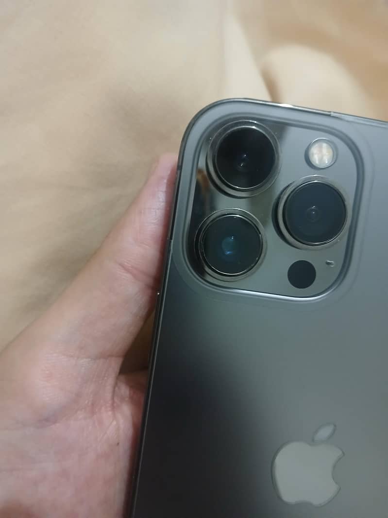 Apple iPhone 13 Pro Max 4