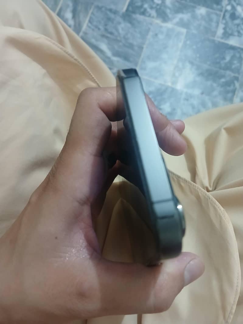 Apple iPhone 13 Pro Max 6