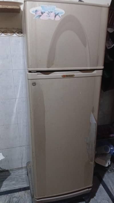 dawlance medium size fridge