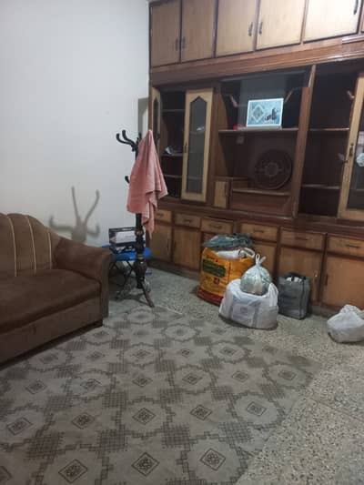 G10UPPER PORTION FOR RENT PRIME LOCTION