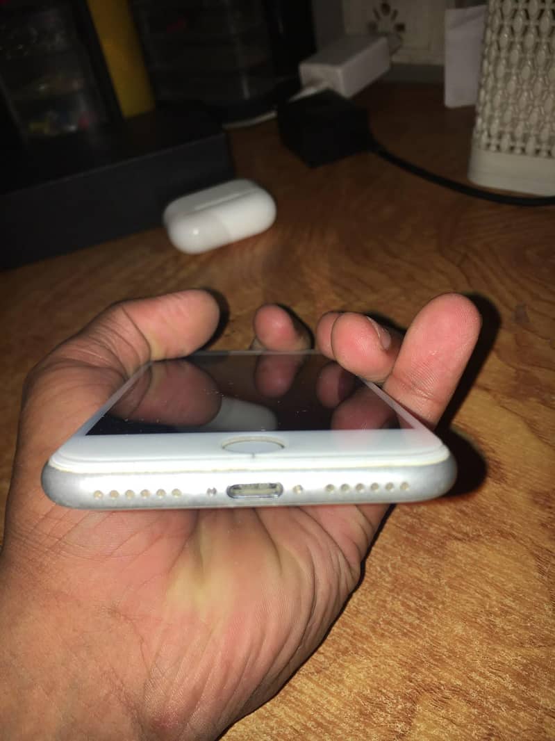 Apple iPhone 8 1