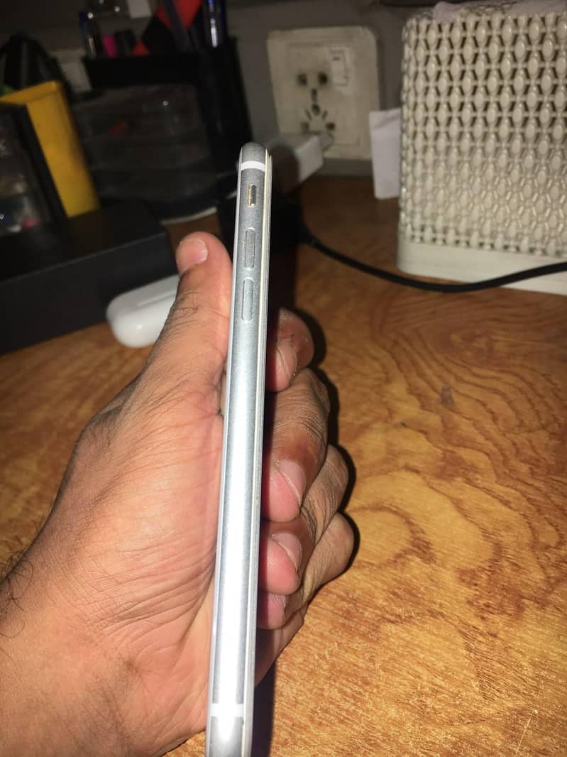 Apple iPhone 8 3