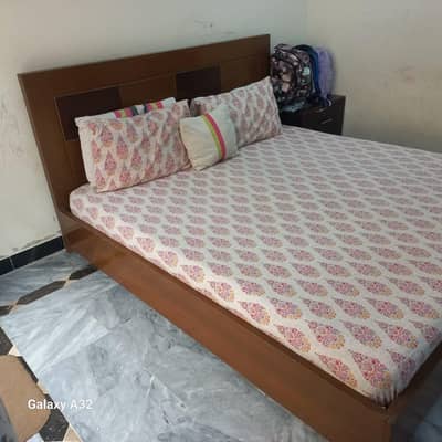 Wooden Queen Size Bed with Mattress – Excellent Condition