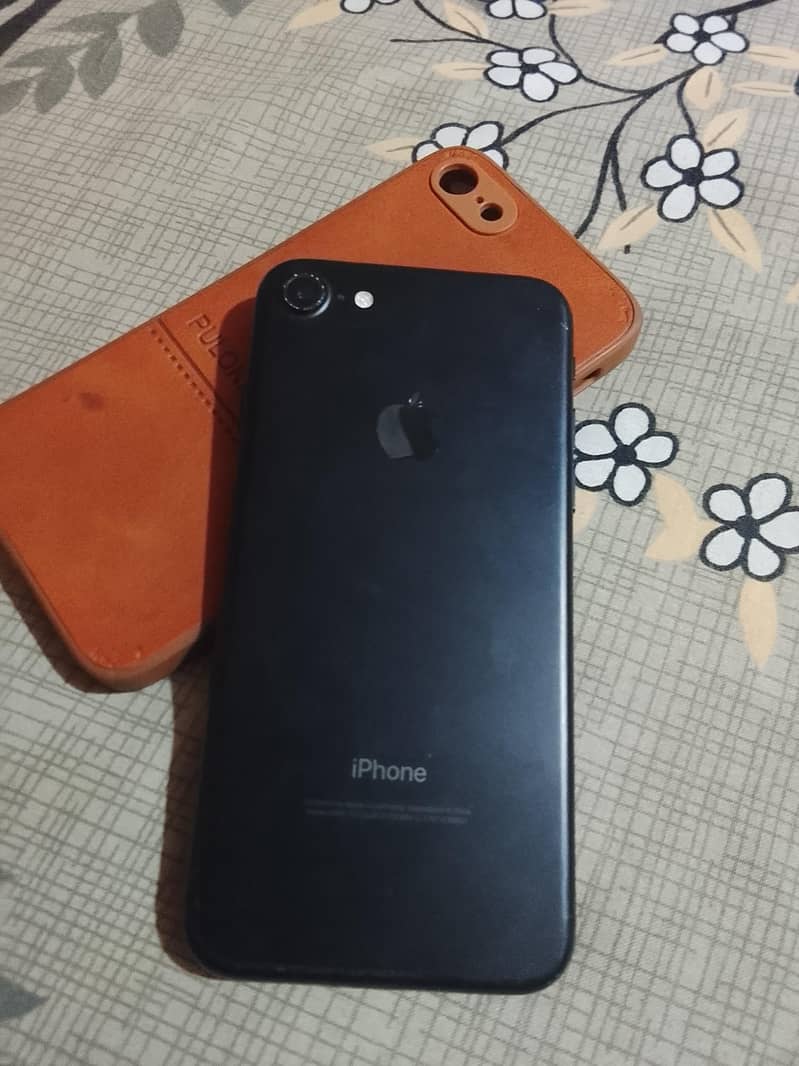 Apple iPhone 7 0