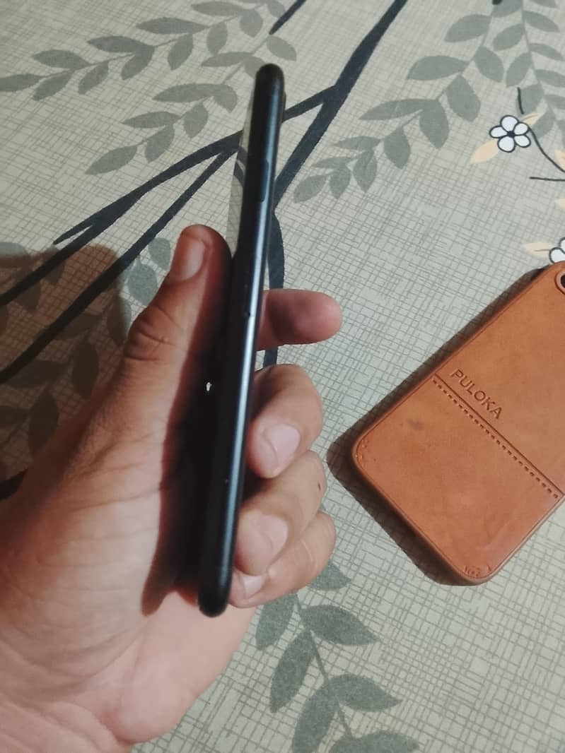Apple iPhone 7 3