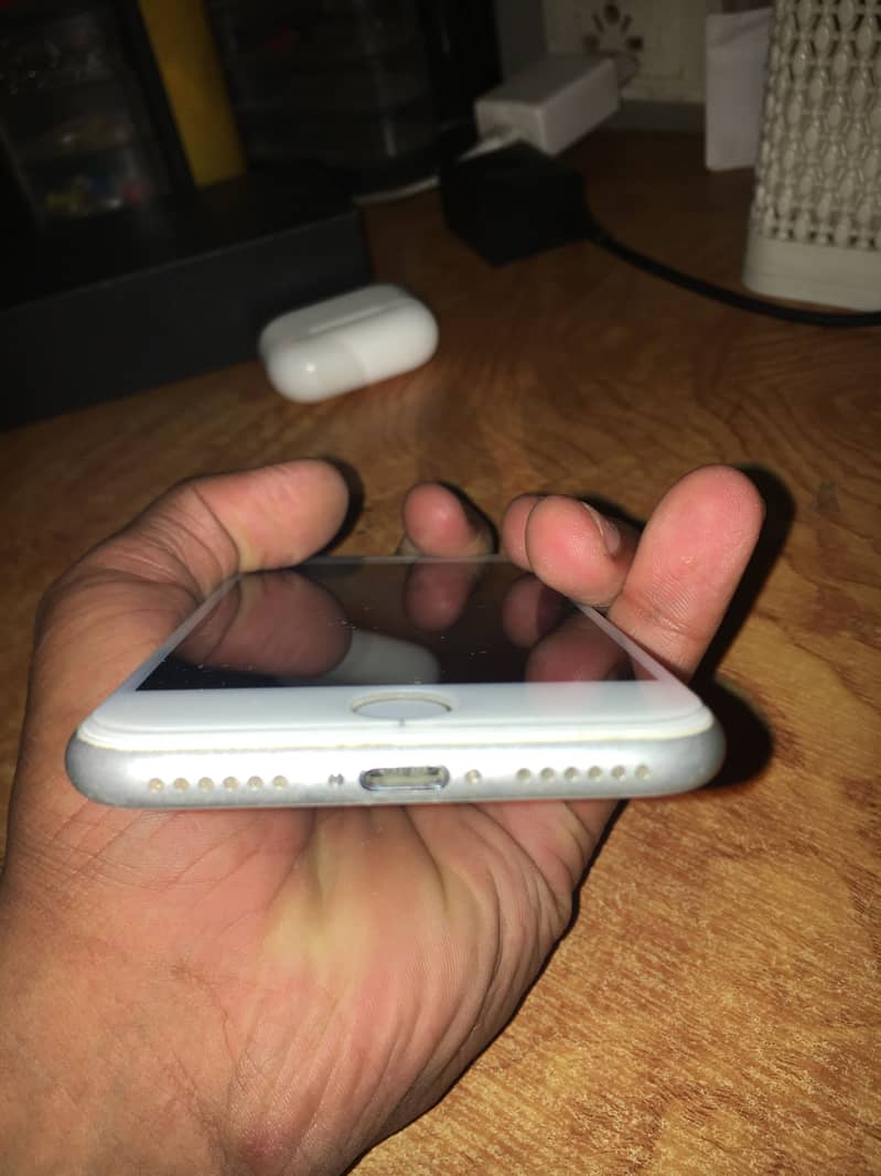 Apple iPhone 8 3