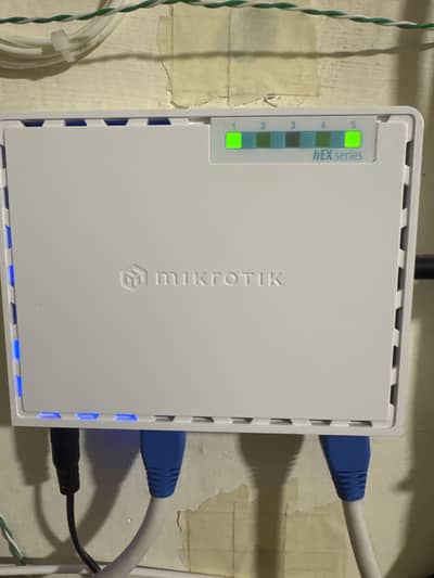 Mikrotik hEX RB750Gr3