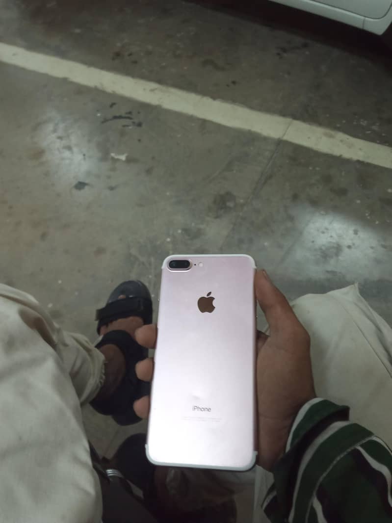 Apple iPhone 7 Plus 2