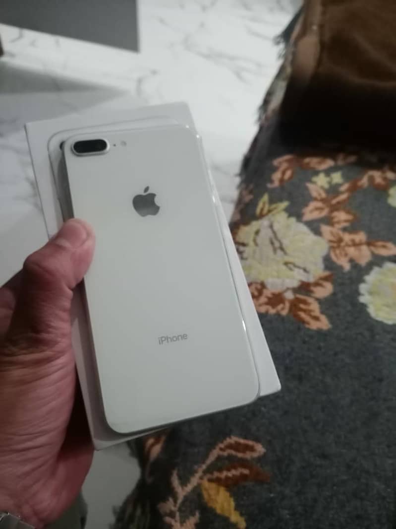 Apple iPhone 8 Plus 1