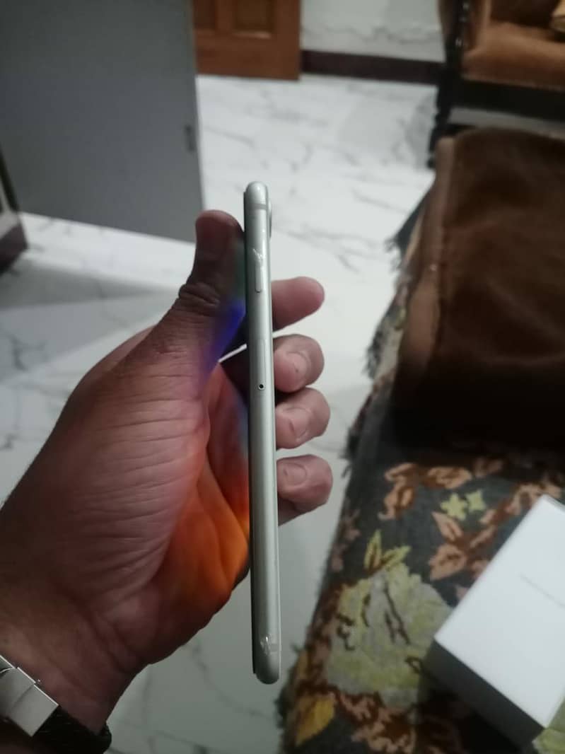 Apple iPhone 8 Plus 2