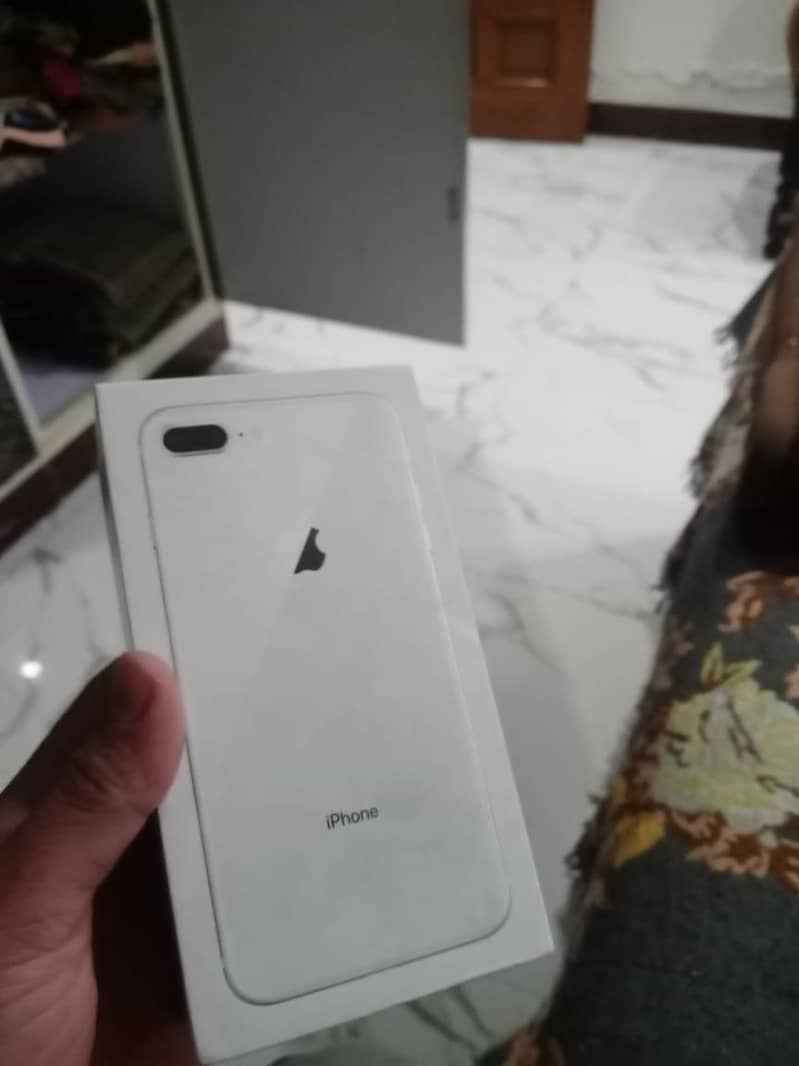 Apple iPhone 8 Plus 3
