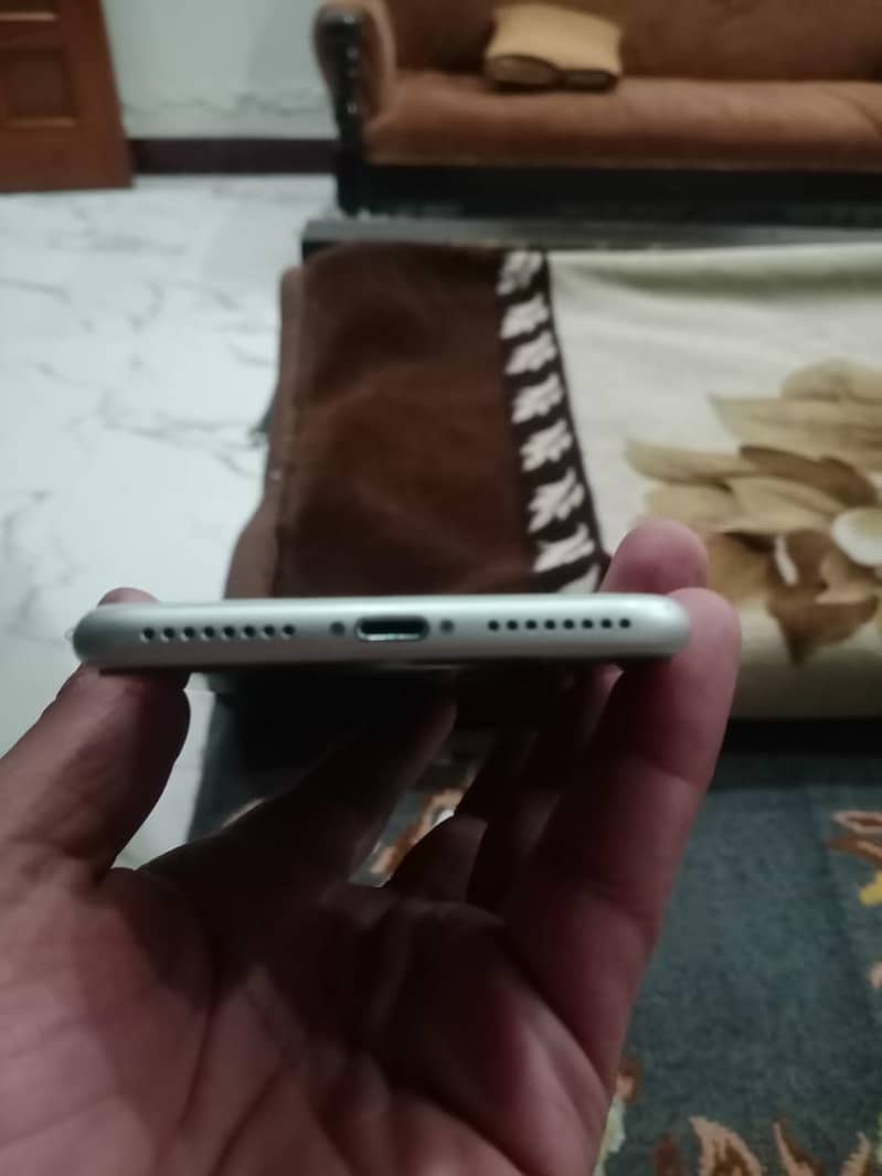 Apple iPhone 8 Plus 4