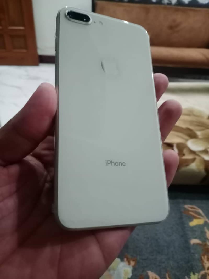 Apple iPhone 8 Plus 5