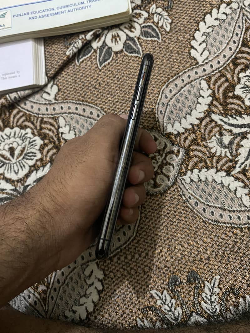 Apple iPhone X 3