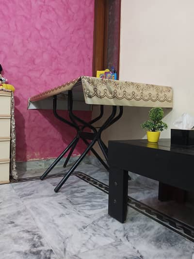 Iron Dining Rable with glass top