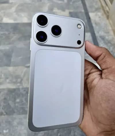iPhone XR convicted 17pro