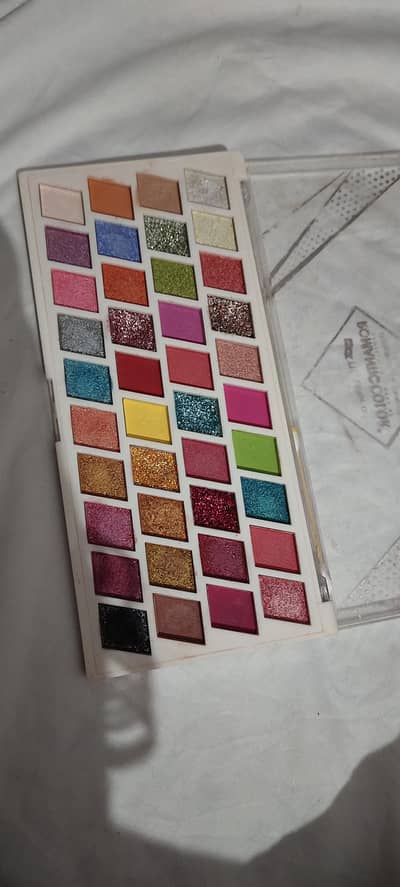 eye shadow pallet
