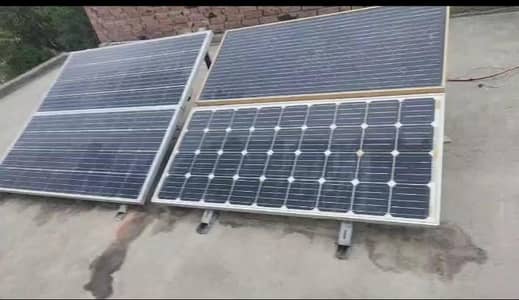 4 Solar Pannels with Stands