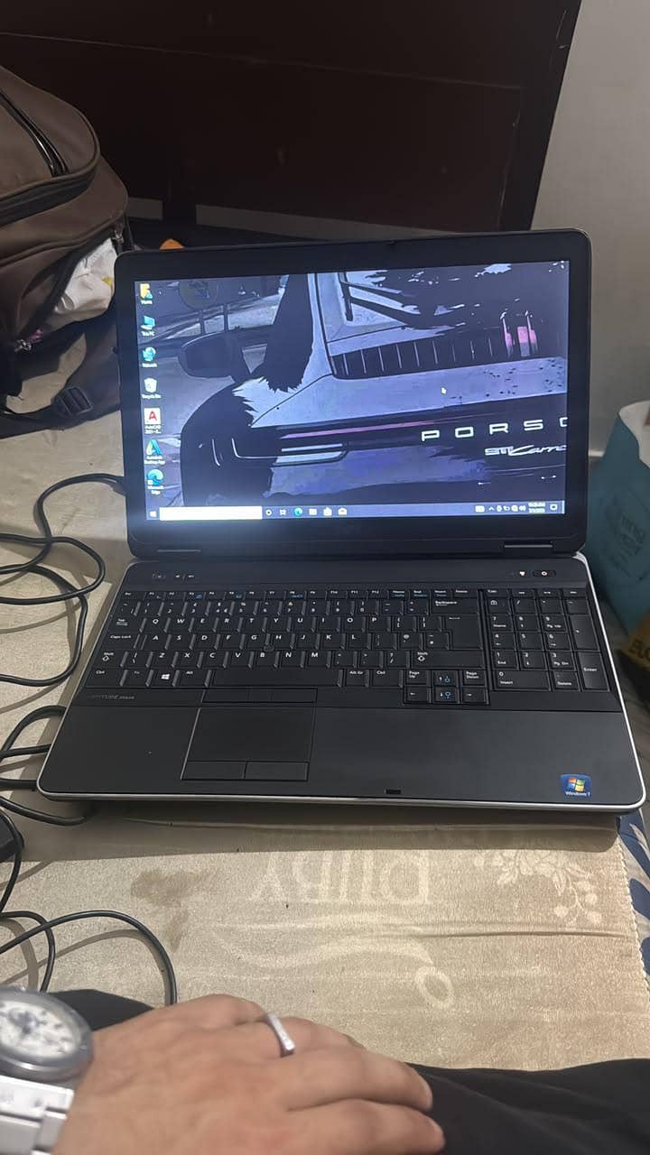 Latitude E6540 0