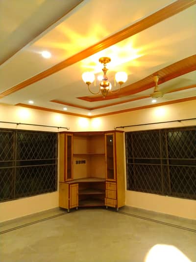10 marla upper portion seprate gate ka sath 7 kv ka soller system laga howa ha