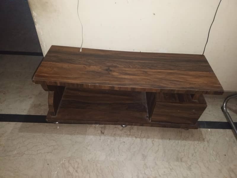 Show case / Sofa / Table 0