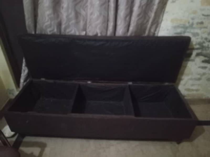 Show case / Sofa / Table 2