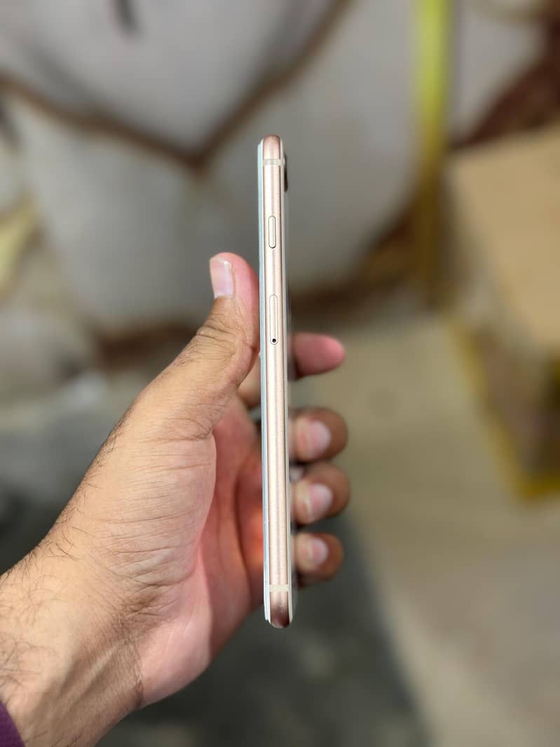 Apple iPhone 8 Plus 1
