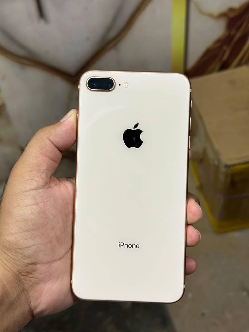 Apple iPhone 8 Plus 3