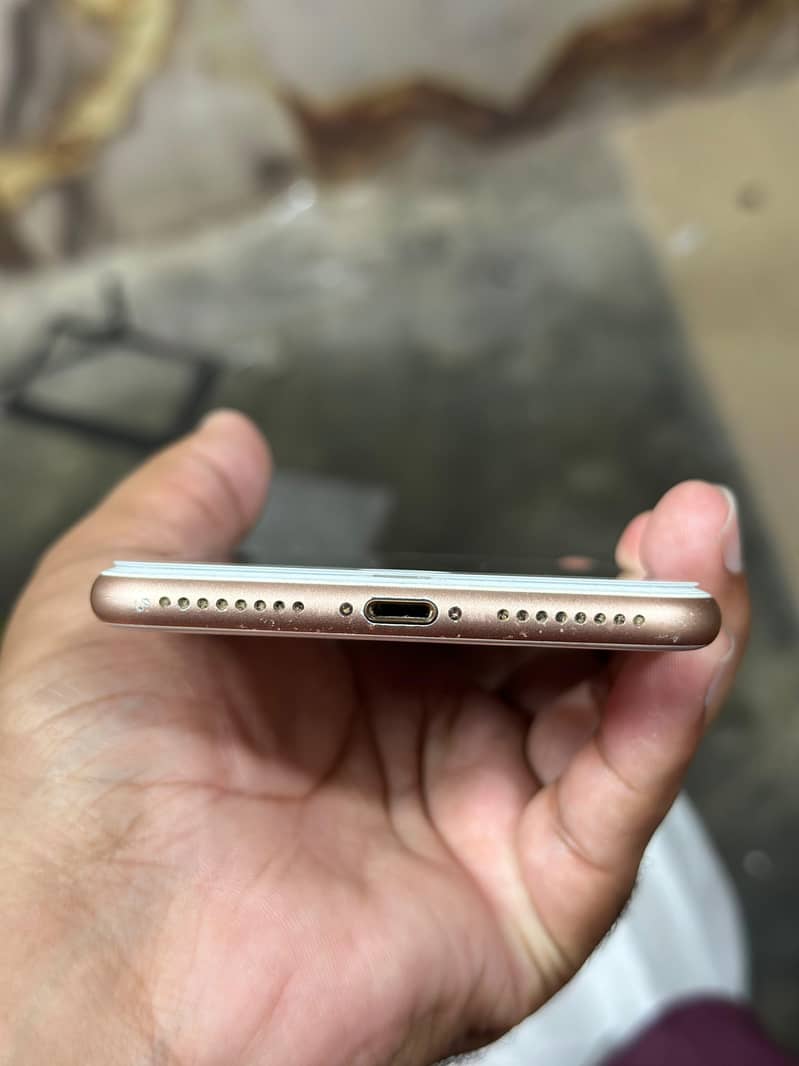 Apple iPhone 8 Plus 4