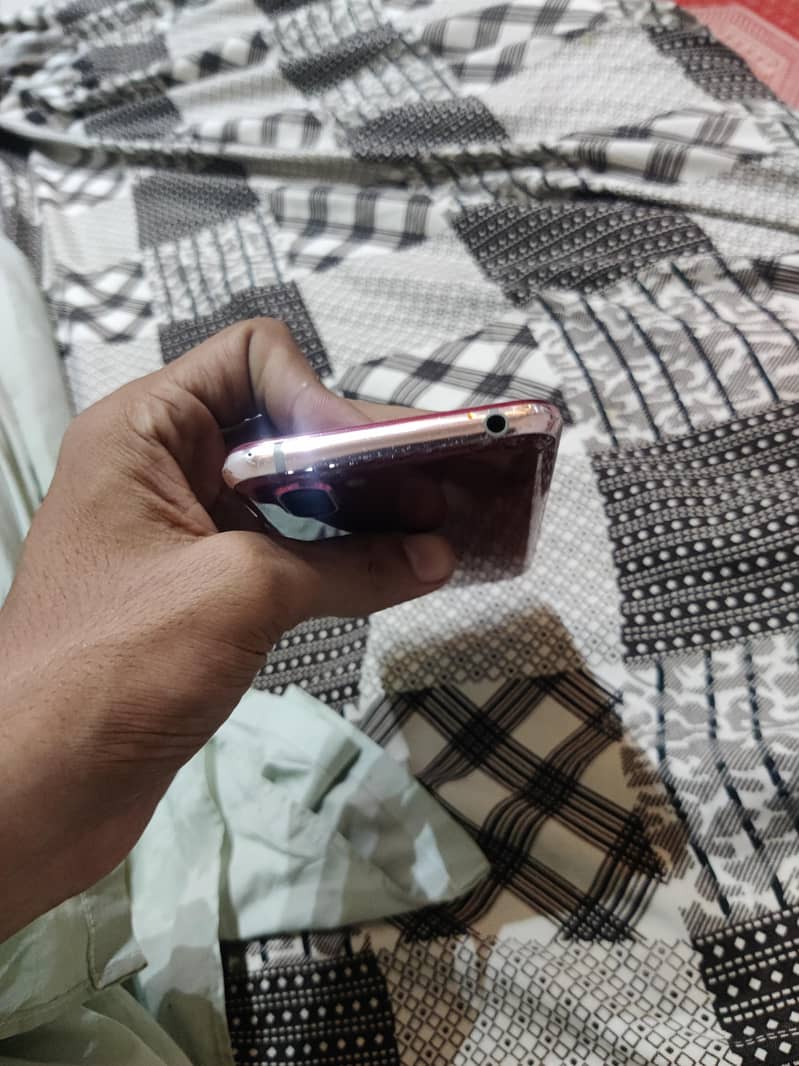 Sharp Aquos R2 1