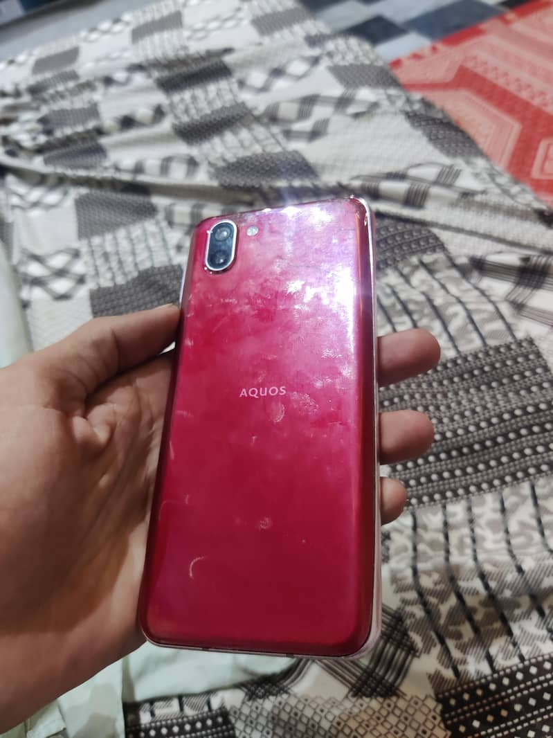 Sharp Aquos R2 3