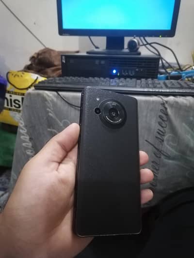 Sharp Aquos R7