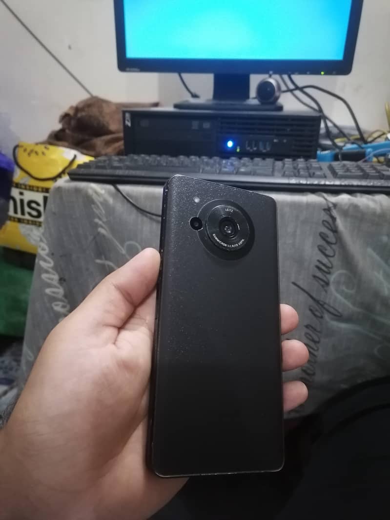 Sharp Aquos R7 exchange with OnePlus 7t or iphone 11 0