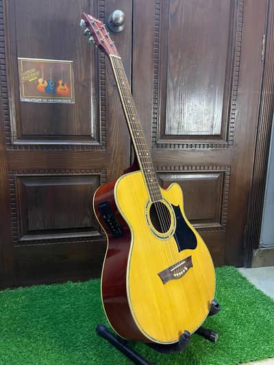 Dachi semi Accoustic jambo new guitar 10/10 condition