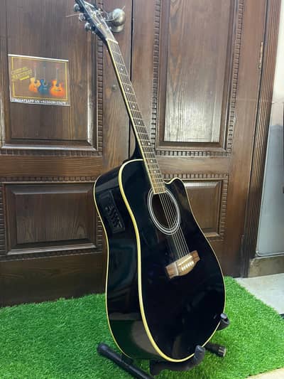 Ymaha original F310 Semi Accoustic jambo new guitar 10 by 10 condition